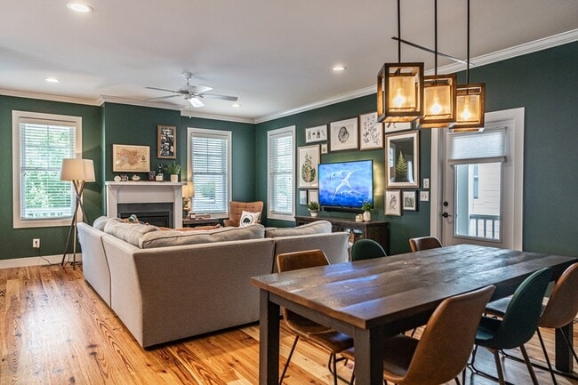 Building Photo - 420 Manning Square