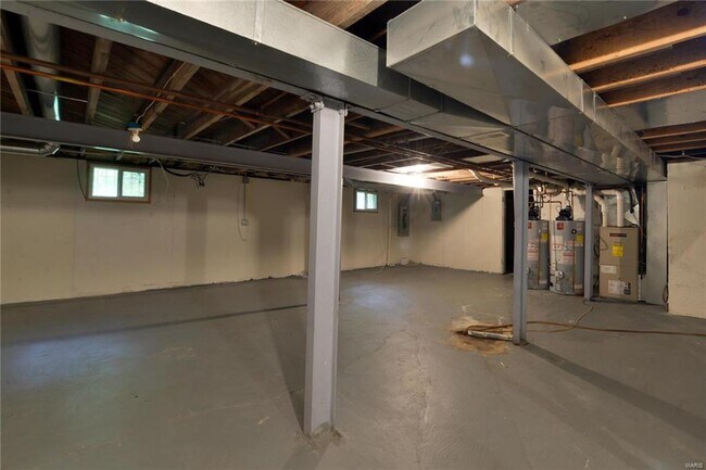 Building Photo - 8940 Ladue Rd