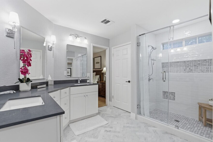 Building Photo - 16608 Jadestone Dr