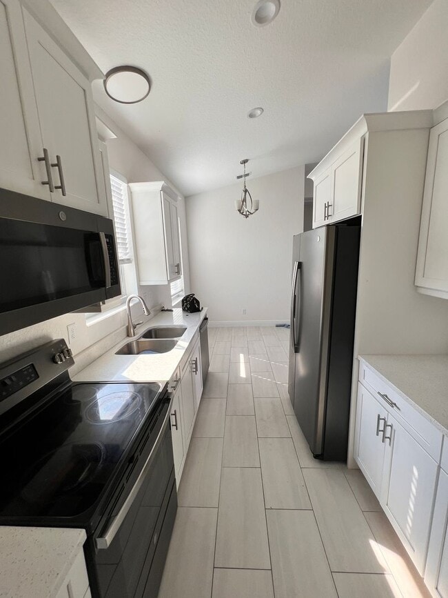 Building Photo - Almost New 2023 Built 3/2 in Convenient Pu...