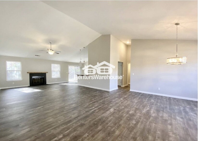 Building Photo - 39 Glenmaura Way NW