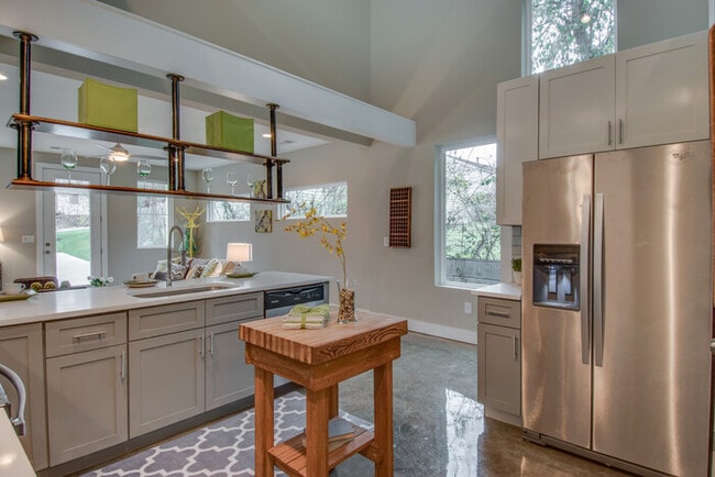 Building Photo - Large East Nashville Modern House - 3 Bedr...