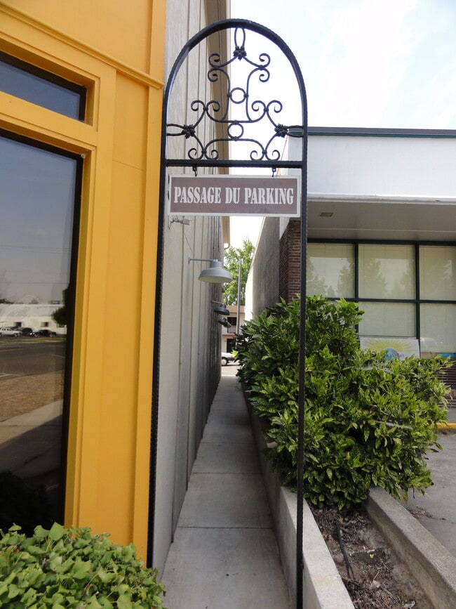 Building Photo - 315 E Main St