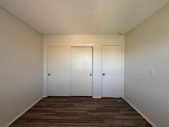 Building Photo - Quail Meadows Upstairs Condo with Easy Access to 101 Frwy/VSFB