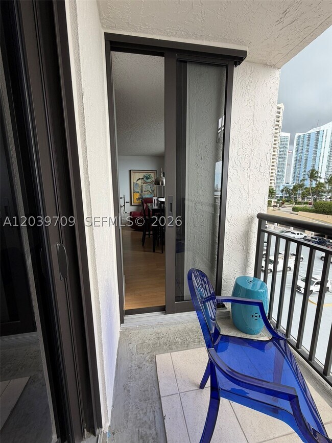 Building Photo - 540 Brickell Key Dr