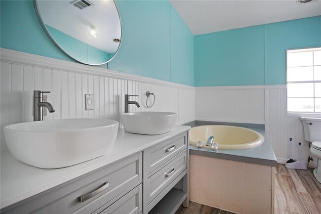 Building Photo - 6140 Skokie Rd