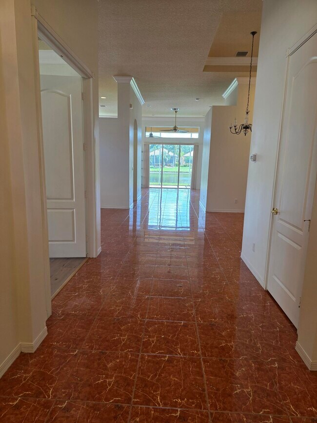 Building Photo - 7145 Veneto Dr