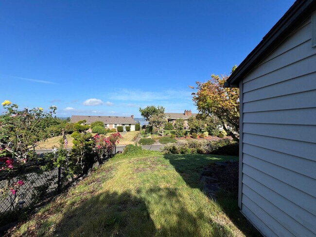 Building Photo - Stunning 4 Bedroom 2.5 Bath with Peek-a-Boo View of Puget Sound