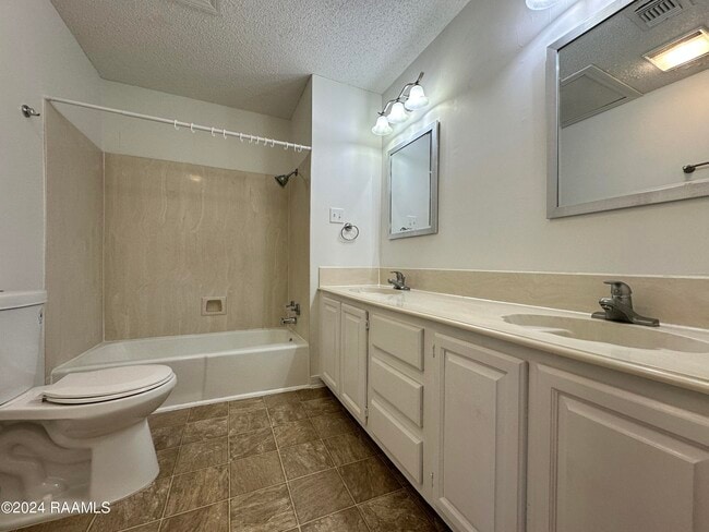 Building Photo - 104 Ambiance Cir
