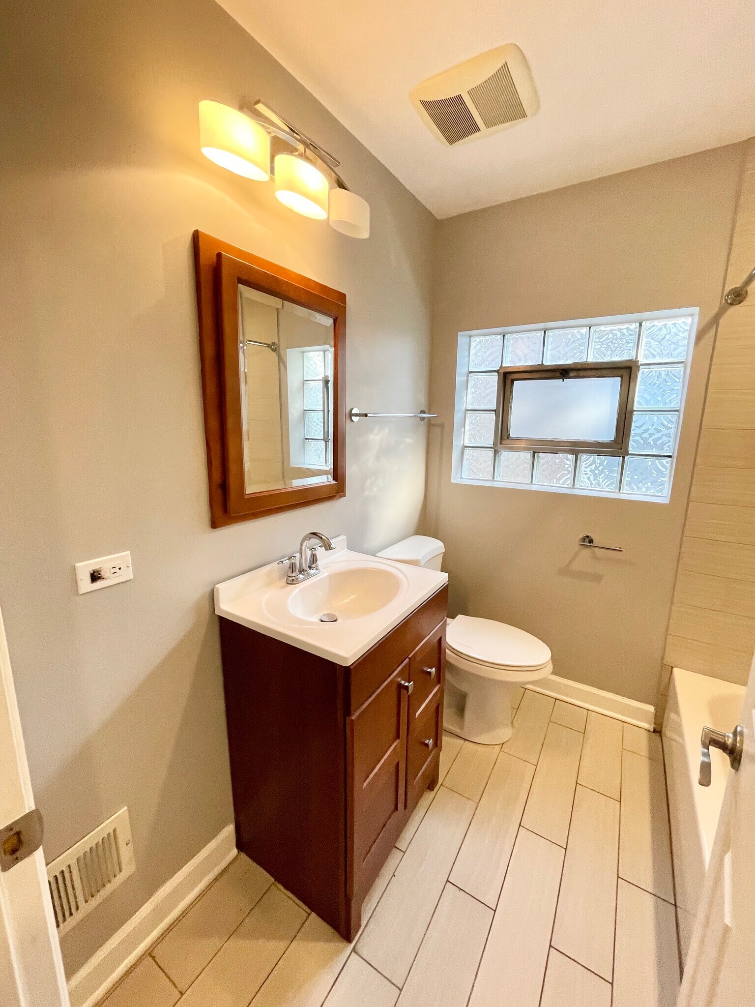 Building Photo - 5755 S Meade Ave