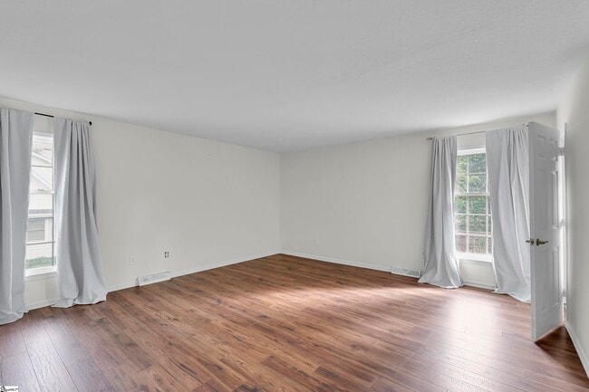 Building Photo - 203 Roper Mountain Rd Ext