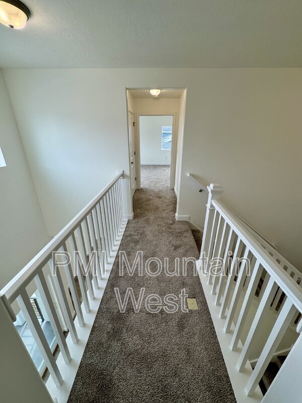 Building Photo - 805 W 510 S