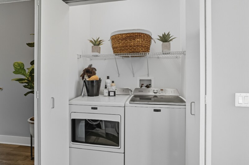 Building Photo - 289 N Canal St