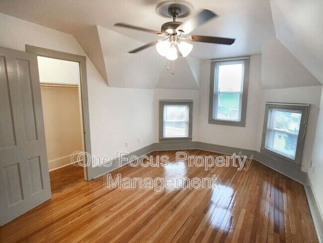 Building Photo - 841 Diamond St