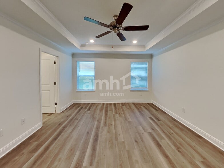 Building Photo - 27192 St Andrews Ave