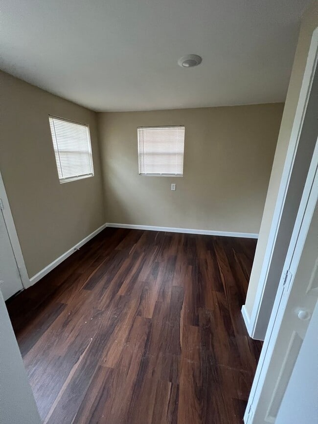 Building Photo - Renovated home in Silsbee!