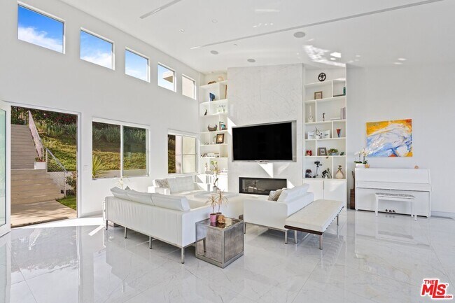 Building Photo - 28405 Via Acero