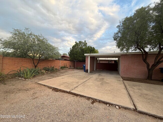 Building Photo - 3207 E Fairmount St