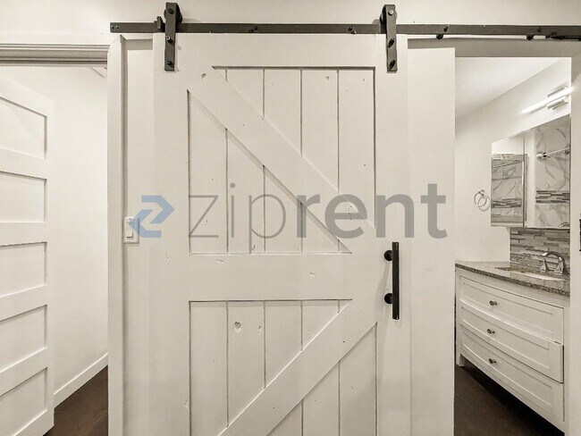 Building Photo - Unit