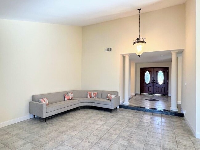 Building Photo - 150 Flying Mist Isle