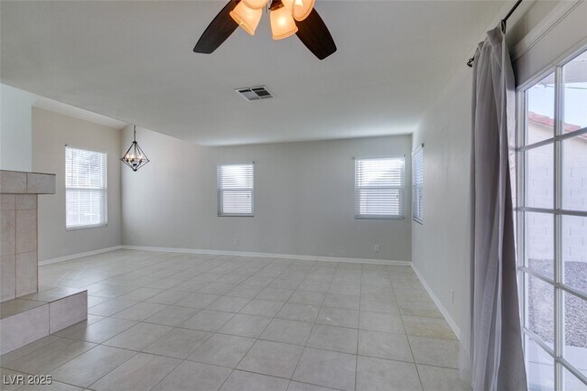 Building Photo - 225 Comanche Pl