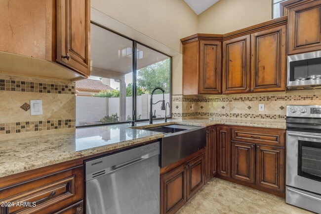 Building Photo - 387 W Larona Ln