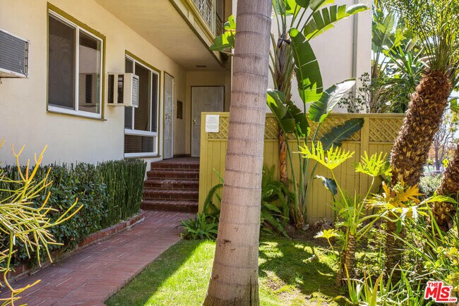 Building Photo - 1204 N Crescent Heights Blvd