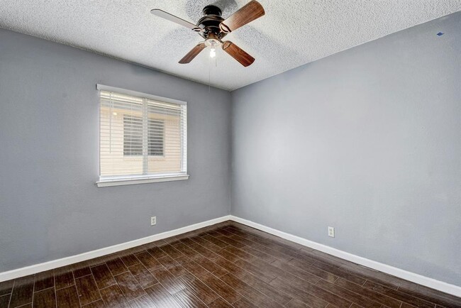 Building Photo - 16908 Ardisia Dr