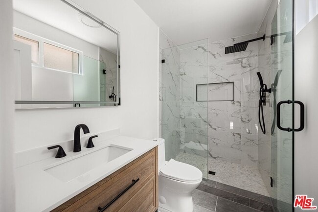Building Photo - 733 Hayworth Ave
