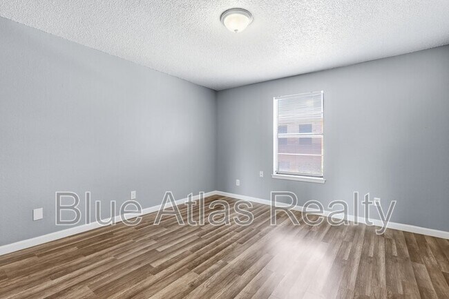 Building Photo - 8108 Foxfire Ln