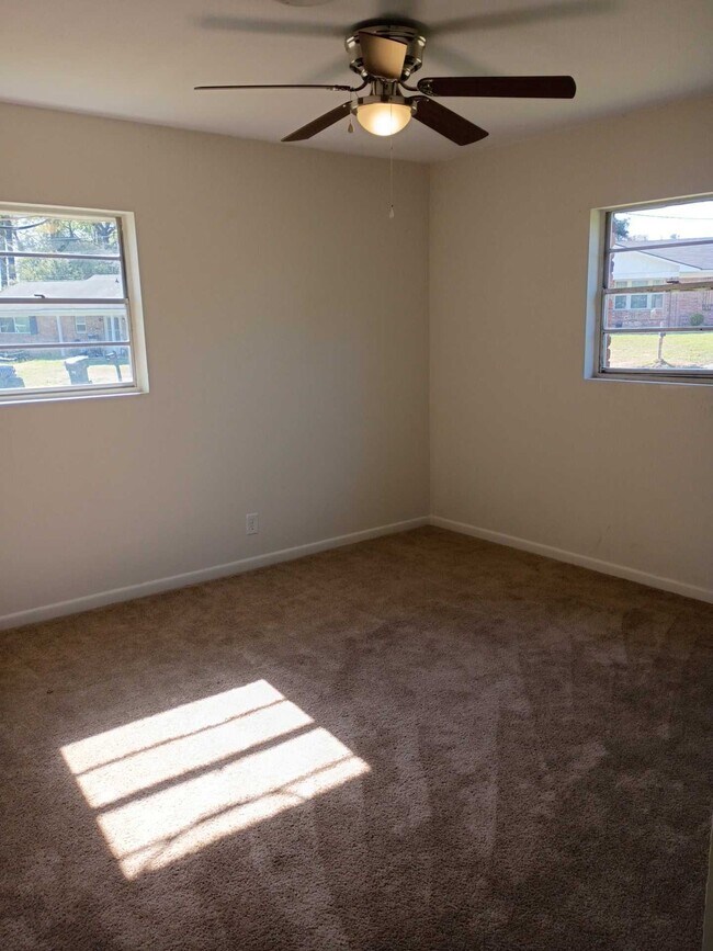 Building Photo - 3404 Covington Dr