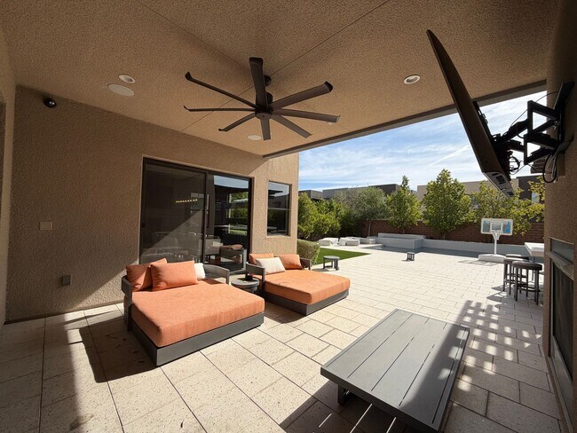 Building Photo - 4 Bed, 4.5 Bath Summerlin Home in The Ridges with Resort-Style Backyard