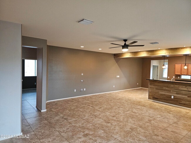 Building Photo - 6652 W Fishermans Dr