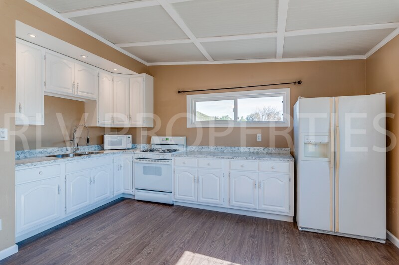 Building Photo - 876 Adele St