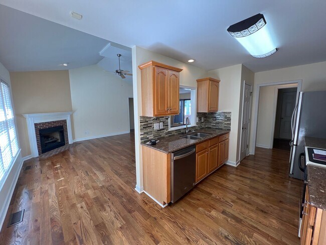 Building Photo - For Rent in Charleston Ridge