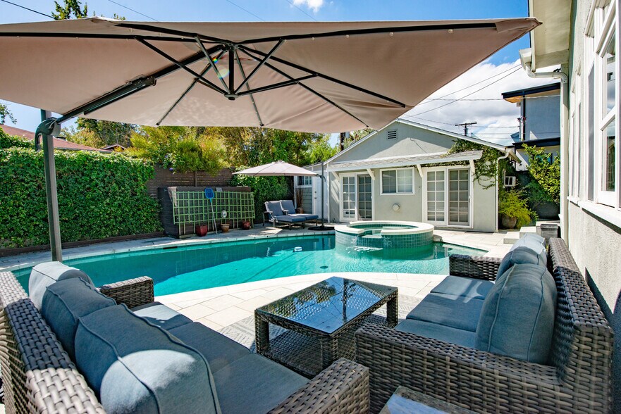 Building Photo - 13964 Peach Grove St