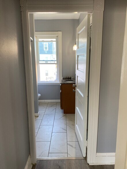 Building Photo - 294 Douglas Ave