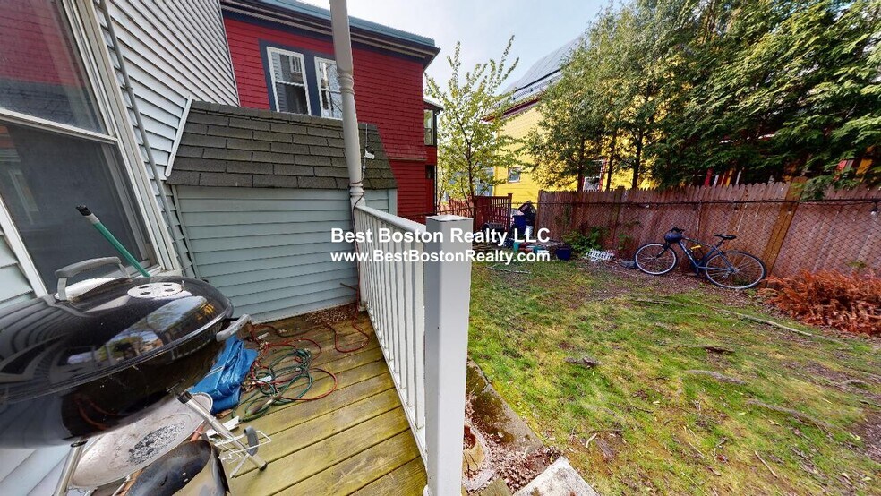 Building Photo - 289 Summer St