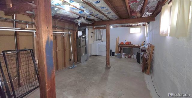 Building Photo - 916 Custer Ave