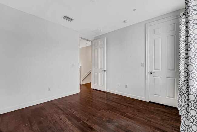 Building Photo - 1727 San Benito Way