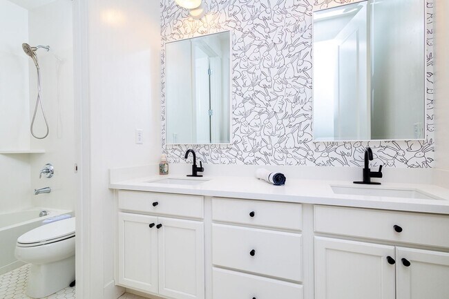 Building Photo - Gorgeous Custom Upgraded Serrano Home!