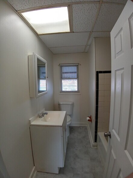 Building Photo - 3810 Saint Margaret St