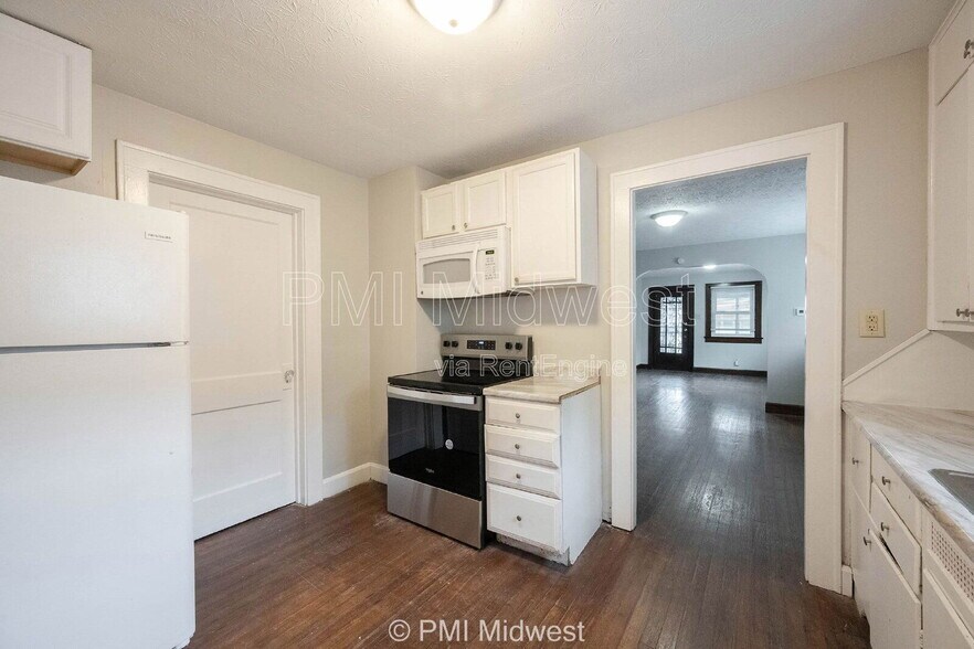 Building Photo - 4850 Hillside Ave