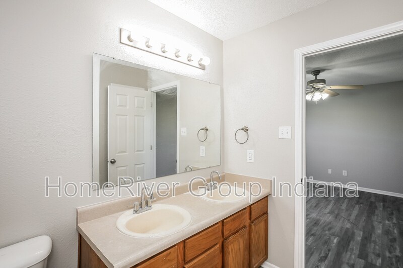 Building Photo - 6886 W Raleigh Dr