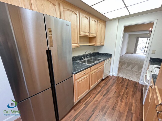 Building Photo - $2,695 - 2 Bed/2 Bath Retirement Resort Li...