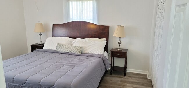 Building Photo - 3393 Poinsettia Dr