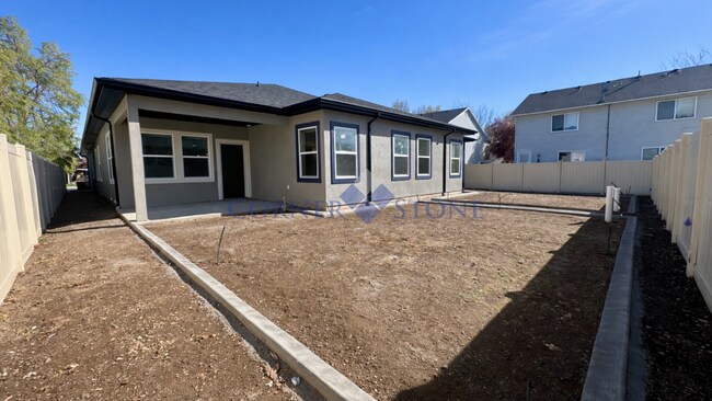 Building Photo - Brand New Duplex in Meridian!