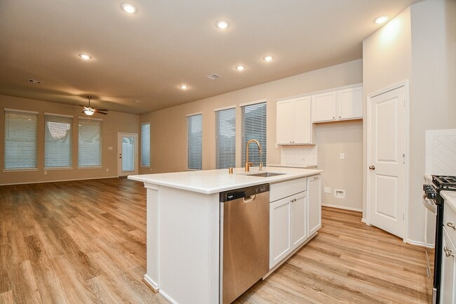 Building Photo - 1215 Carswell Grove Dr