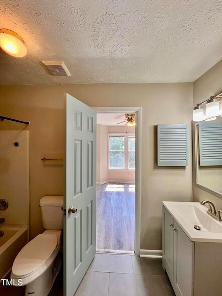 Building Photo - 1006 Wood Creek Dr
