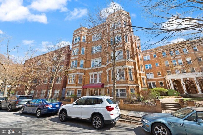 Building Photo - 1820 Clydesdale Pl NW